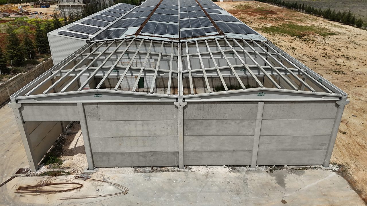 Aerial view of a precast building for a garment factory in Gaziantep: precast facade panels and roof frame.